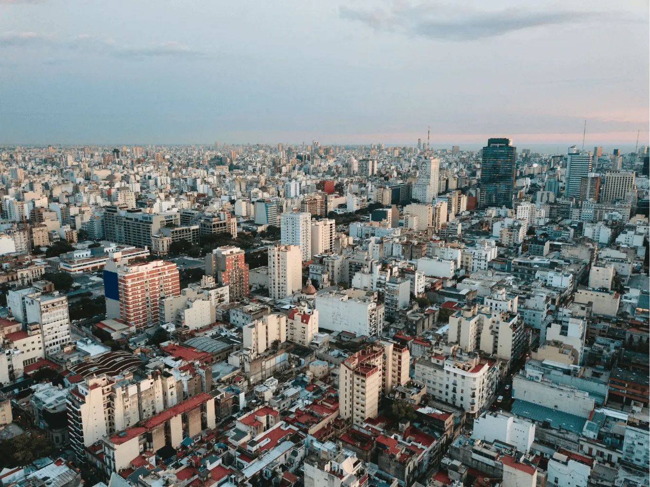 La vivienda en la Ciudad de Buenos Aires: paradoja entre el derecho constitucional y la lógica del mercado.