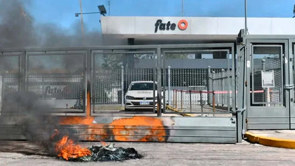 Alerta industrial: El cierre de FATE eleva a casi 12.000 la cifra de trabajadores afectados por la crisis